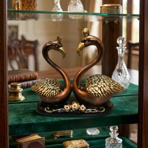 Golden Swan Couple Decorative Showpiece | Resin Love Birds Figurine for Home & Office Décor | Elegant Tabletop Statue for Living Room, Bedroom & Gift Item (Brown & Gold Finish)