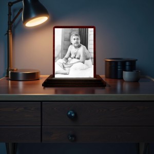 Car Desk/Table Top Sri Sri Anukul Chandra Thakur Wooden Photo Stand 3x4 Inches, Compact & Stylish Spiritual Display For Car, Home & Office (Pack Of 1) (F14642)