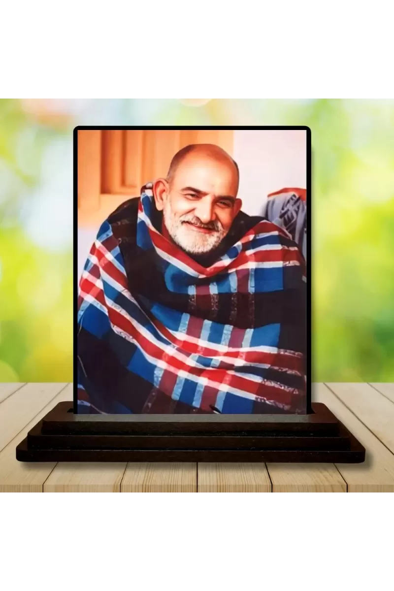 Car Dashboard Neem Karoli Baba Wooden Photo Stand  3x4 Inches, Compact & Stylish Spiritual Display For Car, Home & Office (Pack Of 1) (F48723)