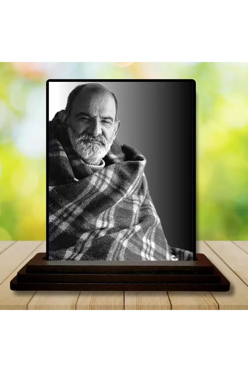 Car Dashboard Neem Karoli Baba Wooden Photo Stand  3x4 Inches, Compact & Stylish Spiritual Display For Car, Home & Office (Pack Of 1) (F48725)
