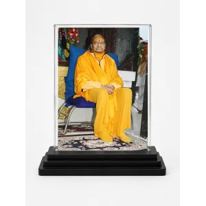 Jagadguru Kripalu Maharaj Acrylic Car Dashboard Showpiece | Double-Sided Jagadguru Kripalu Maharaj Photo Stand | 3 X 4 Inch Photo | Transparent Acrylic Frame With Black Base | Car Dashboard, Office & Table Decor (F70286)