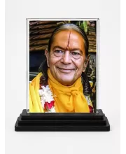 Jagadguru Kripalu Maharaj Acrylic Car Dashboard Showpiece | Double-Sided Jagadguru Kripalu Maharaj Photo Stand | 3 X 4 Inch Photo | Transparent Acrylic Frame With Black Base | Car Dashboard, Office & Table Decor (F70330)