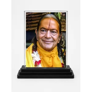 Jagadguru Kripalu Maharaj Acrylic Car Dashboard Showpiece | Double-Sided Jagadguru Kripalu Maharaj Photo Stand | 3 X 4 Inch Photo | Transparent Acrylic Frame With Black Base | Car Dashboard, Office & Table Decor (F70330)