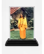 Jagadguru Kripalu Maharaj Acrylic Car Dashboard Showpiece | Double-Sided Jagadguru Kripalu Maharaj Photo Stand | 3 X 4 Inch Photo | Transparent Acrylic Frame With Black Base | Car Dashboard, Office & Table Decor (F70519)
