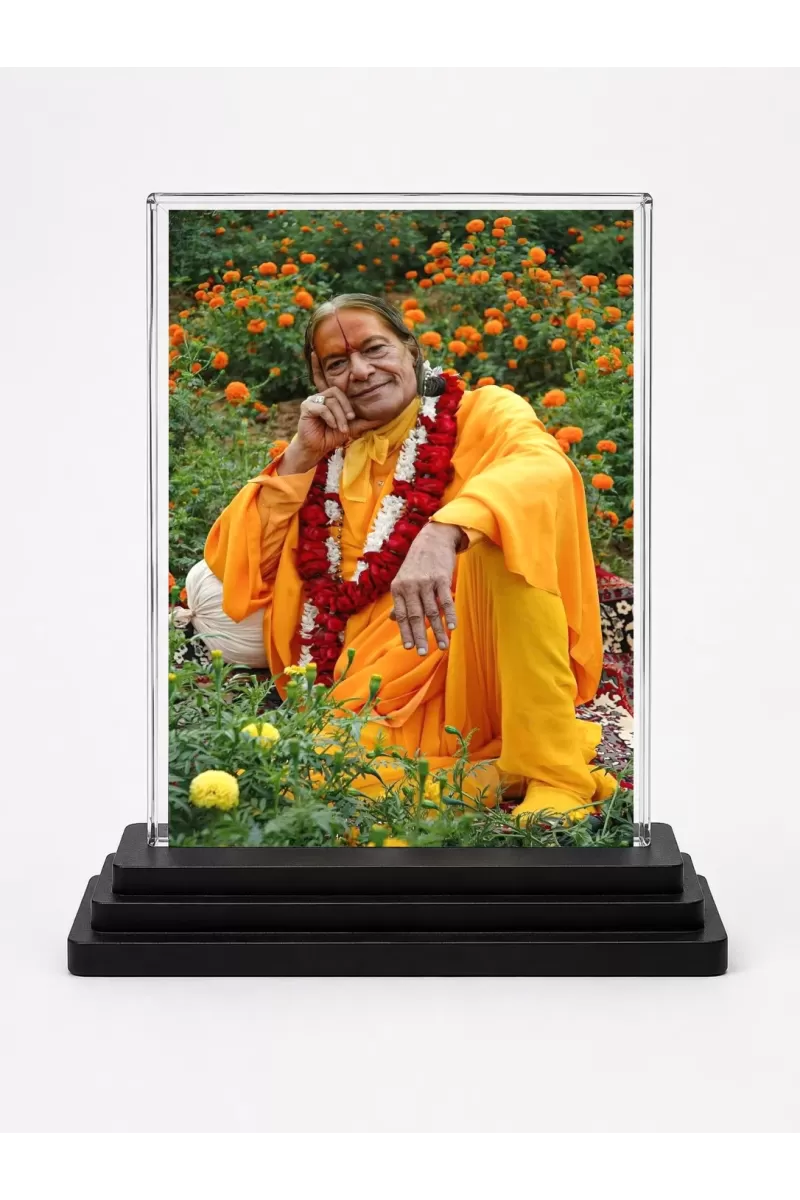 Jagadguru Kripalu Maharaj Acrylic Car Dashboard Showpiece | Double-Sided Jagadguru Kripalu Maharaj Photo Stand | 3 X 4 Inch Photo | Transparent Acrylic Frame With Black Base | Car Dashboard, Office & Table Decor (F70567)