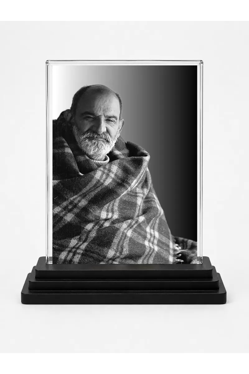 Neem Karoli Baba Acrylic Car Dashboard Showpiece | Double-Sided Neem Karoli Baba Photo Stand | 3 X 4 Inch Photo | Transparent Acrylic Frame With Black Base | Car Dashboard, Office & Table Decor (F70894)