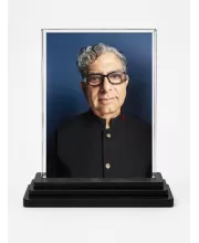 Shree Deepak Choprah Acrylic Car Dashboard Showpiece | Double-Sided Shree Deepak Choprah Photo Stand | 3 X 4 Inch Photo | Transparent Acrylic Frame With Black Base | Car Dashboard, Office & Table Decor (F71041)