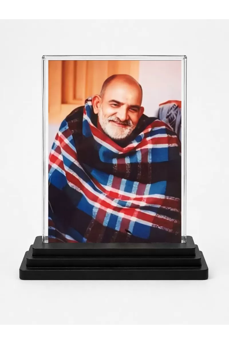 Neem Karoli Baba Acrylic Car Dashboard Showpiece | Double-Sided Neem Karoli Baba Photo Stand | 3 X 4 Inch Photo | Transparent Acrylic Frame With Black Base | Car Dashboard, Office & Table Decor (F71056)