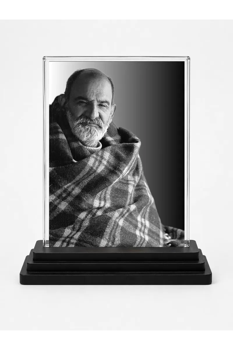 Neem Karoli Baba Acrylic Car Dashboard Showpiece | Double-Sided Neem Karoli Baba Photo Stand | 3 X 4 Inch Photo | Transparent Acrylic Frame With Black Base | Car Dashboard, Office & Table Decor (F71058)