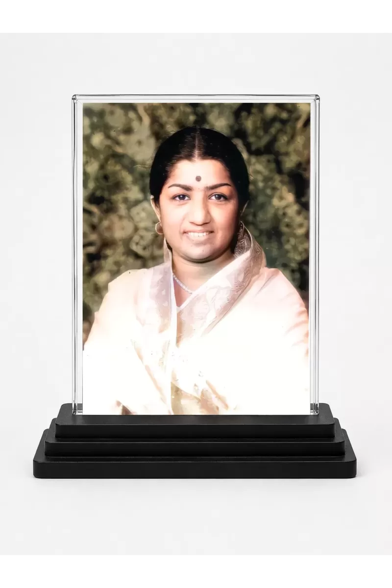 Lata Mangeshkar Acrylic Car Dashboard Showpiece | Double-Sided Lata Mangeshkar Photo Stand | 3 X 4 Inch Photo | Transparent Acrylic Frame With Black Base | Car Dashboard, Office & Table Decor (F71328)