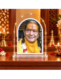 Jagadguru Kripalu Maharaj L Shape Acrylic Showpiece 3 X 3.5 Inch For Home, Office And Car (F177520)