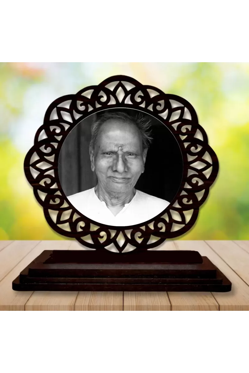 Car Desk/Table Top Nisargadatta Maharaj Wooden Photo Stand  3x4 Inches, Compact & Stylish Spiritual Display For Car, Home & Office (Pack Of 1) (F19624)